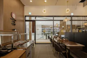 우드와 스틸이 조화로운 모던 캐주얼 식당